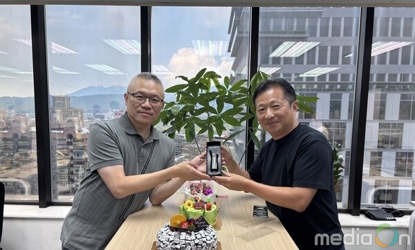 The new MaaS service was co-led by CEO Paul Wu (left) and COO Kevin Chen (right).