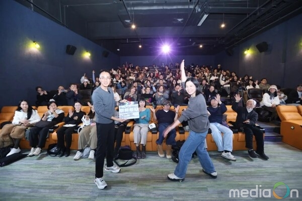 Zhou Yang, Founder and CEO of SmallRig, and Gu Xue, Founder and Director of FamilyLens International Film Festival