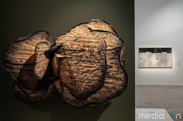 Manal AlDowayan. O’Sister, 2021. Royal Commission for AlUla. Gina Pane Untitled, 1970. Centre Pompidou, MNAM 1990, Paris (France). Courtesy of Nick Jackson Photography