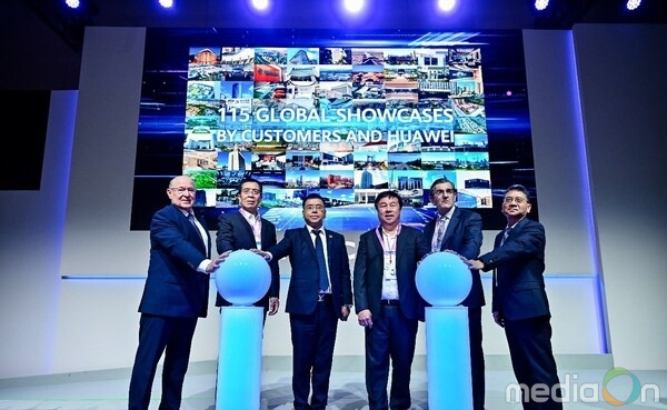from left to right: Len De Villiers, Chief Technology and Information Officer of Eskom; Zhang Liangang, Chief Scientist of Shandong Port Group; Nicholas Ma, Corporate Vice President, President Global Gov. & Enterprise Key Accounts, Huawei; Dennis Uy, CEO and Co-Founder of Converge ICT; Dr. Juan Abarca Cidón, President of HM Hospitales; and Su Yila, Deputy Director of PetroChina (Beijing) Digital Intelligent Research Institute Co., Ltd, CNPC